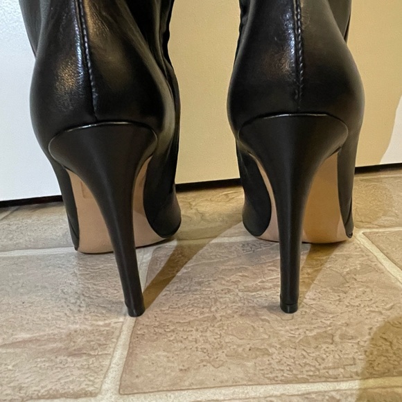 BCBGMAX AZRIA KNEE HIGH LEATHER BOOTS - Picture 6 of 8